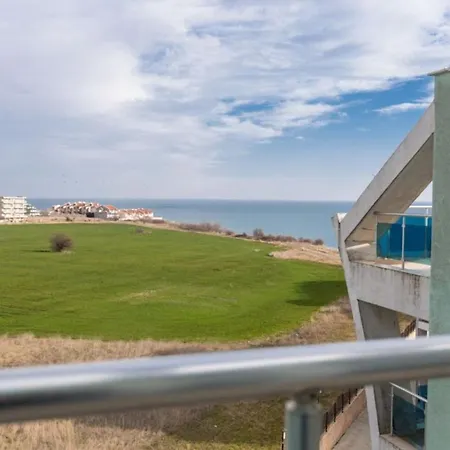 Sea View 1 Bed With Stunning Ocean Views *