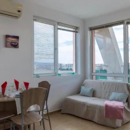Sea View 1 Bed With Stunning Ocean Views *