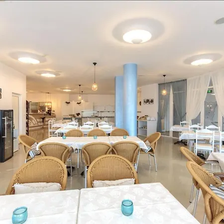 Sea View 1 Bed With Stunning Ocean Views Apartament